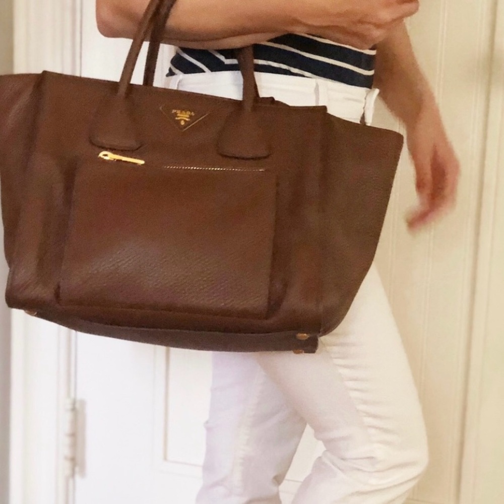 Brown leather 💯 authentic Prada purse - Picture 8 of 11